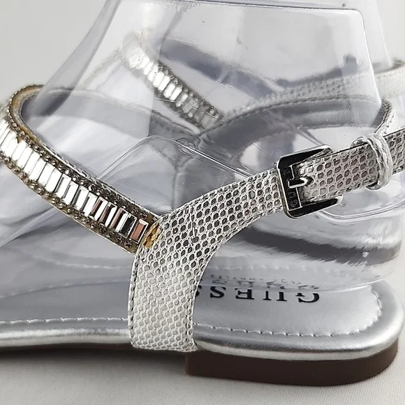 GUESS Women's Flat Silver Bejeweled Rhinestones Thong Sandals Size 8M - Picture 6 of 15